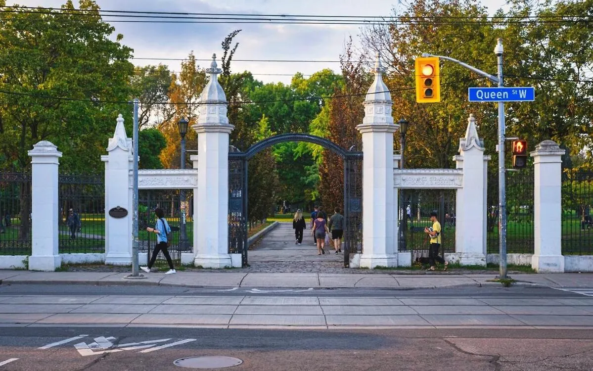 Mins Walk To Trinity Bellwood Park From Your Apartment Downtown Toronto 0*,  Canadá