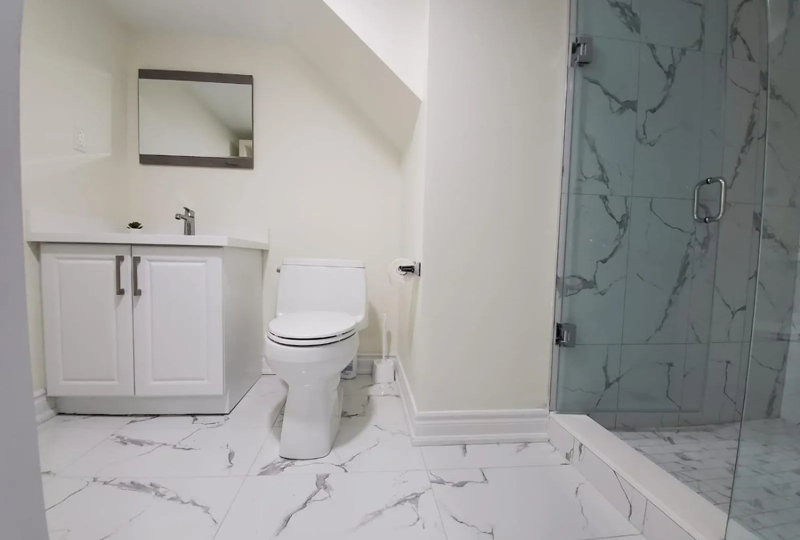 Mins Walk To Trinity Bellwood Park From Your Apartment Downtown Toronto 0*,  Canadá