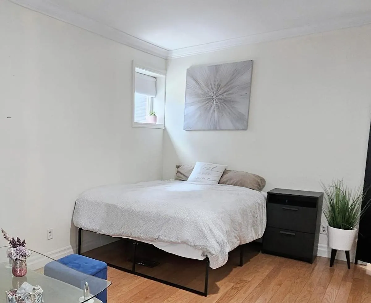 Mins Walk To Trinity Bellwood Park From Your Apartment Downtown טורונטו