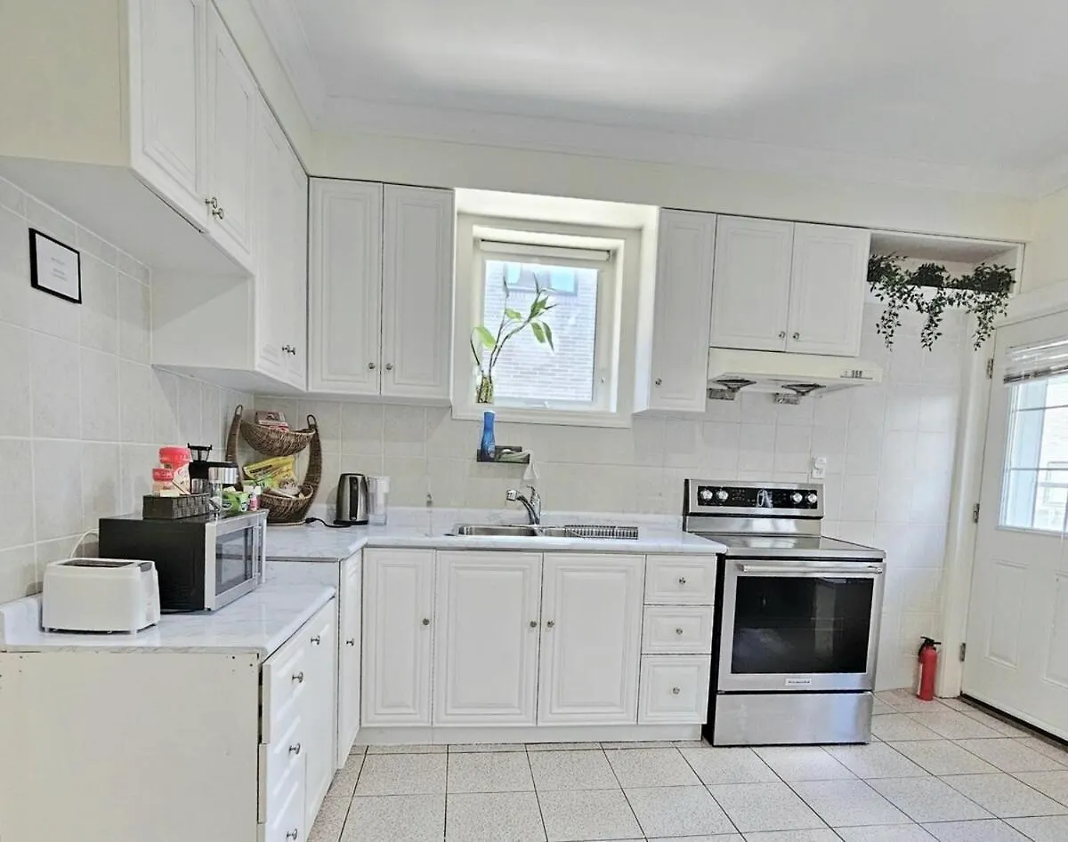 Mins Walk To Trinity Bellwood Park From Your Apartment Downtown טורונטו