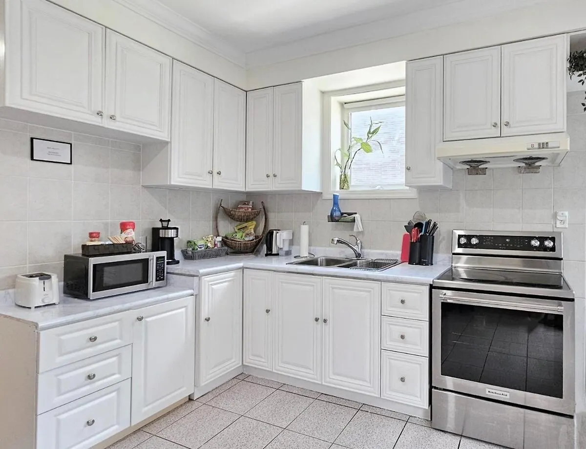 הקונטקטים של Mins Walk To Trinity Bellwood Park From Your Apartment Downtown Toronto