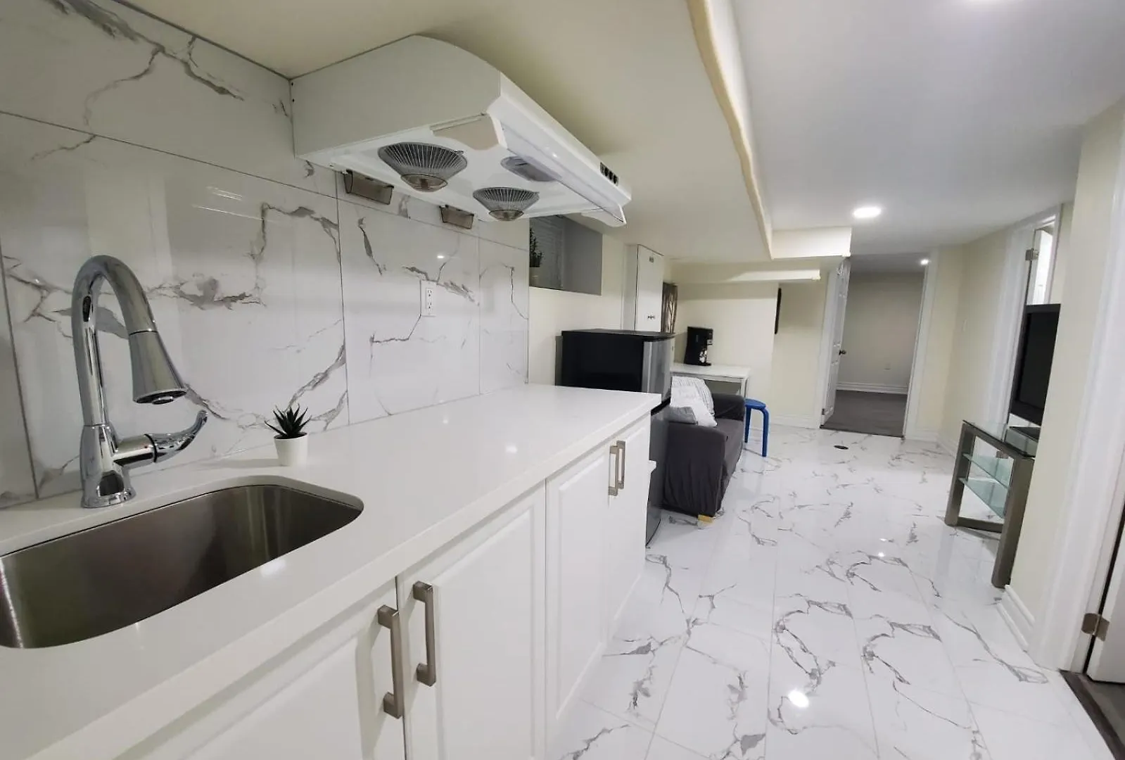 Mins Walk To Trinity Bellwood Park From Your Apartment Downtown טורונטו
