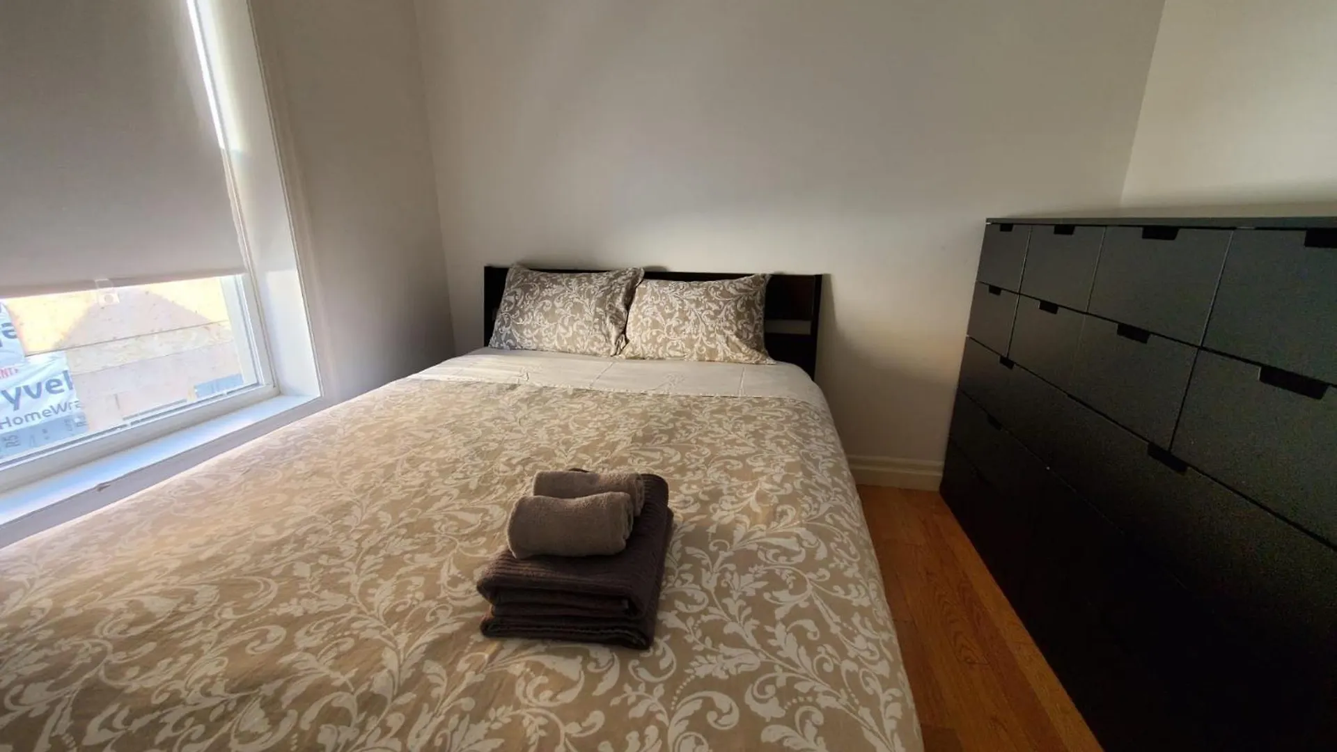 Mins Walk To Trinity Bellwood Park From Your Apartment Downtown טורונטו קנדה