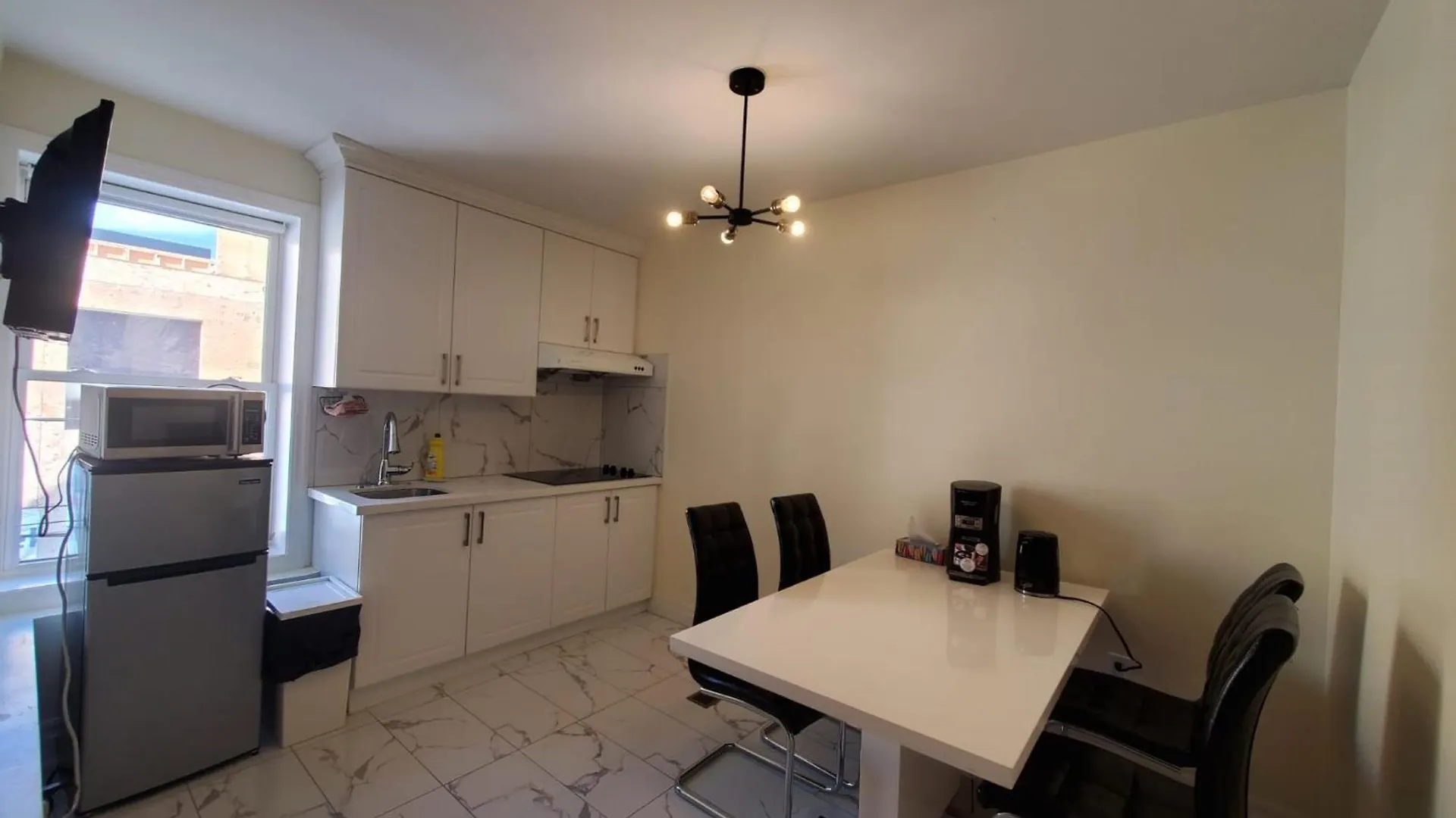 Mins Walk To Trinity Bellwood Park From Your Apartment Downtown טורונטו