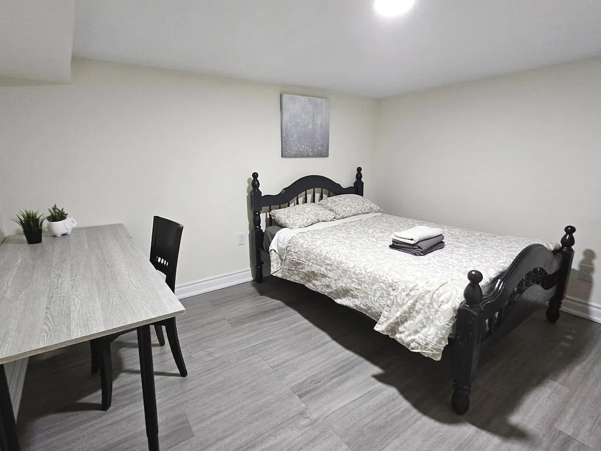 Mins Walk To Trinity Bellwood Park From Your Apartment Downtown טורונטו